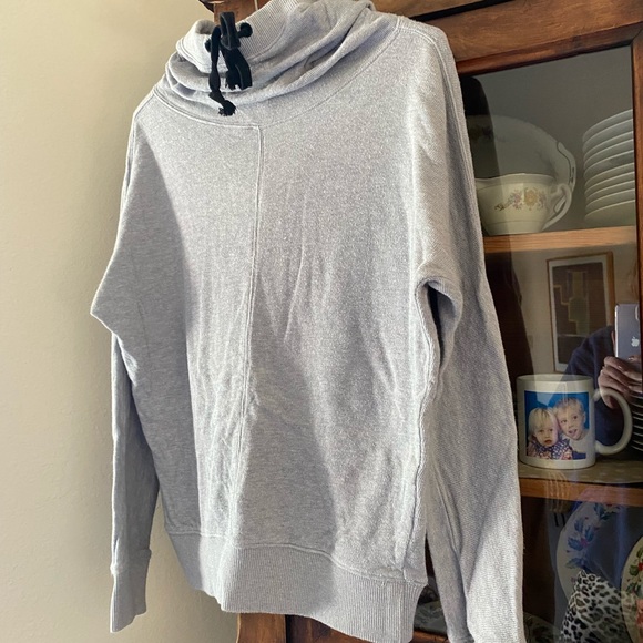 Forever 21 Contemporary Hoodie - Picture 2 of 14